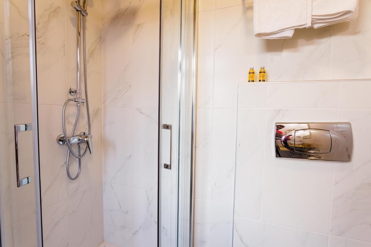 Blossom Rooms & Suite Veria  Bagian luar foto