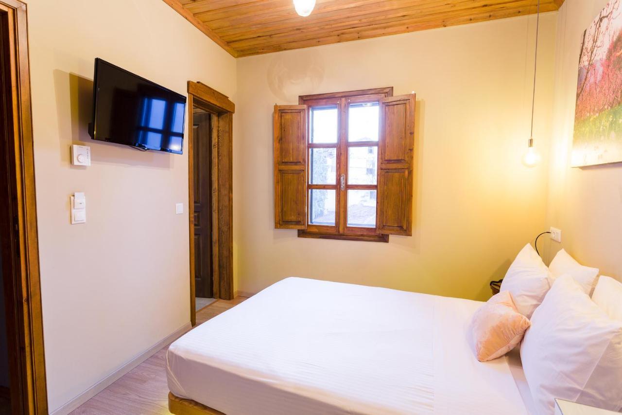 Blossom Rooms & Suite Veria  Bagian luar foto